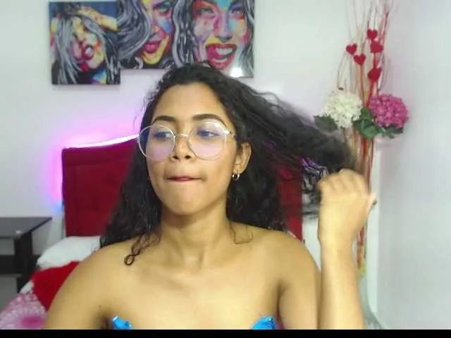 Live sex webcam photo for Anniemiss #273141535