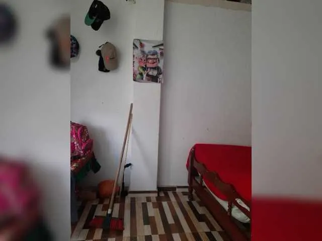 Live sex webcam photo for Anniemiss #273340074