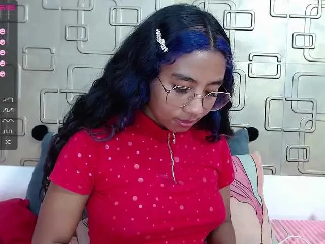 Live sex webcam photo for Anniieee #271890319