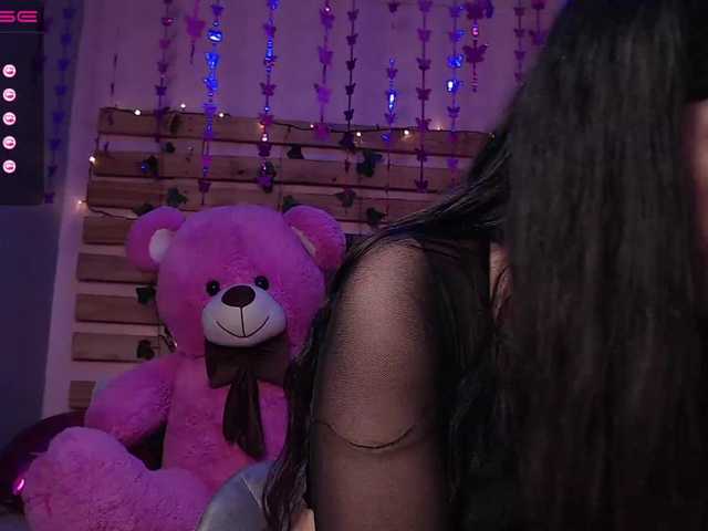 Live sex webcam photo for Anniieee1 #272471587