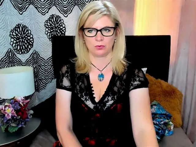 Live sex webcam photo for AnnikaMature #276453475