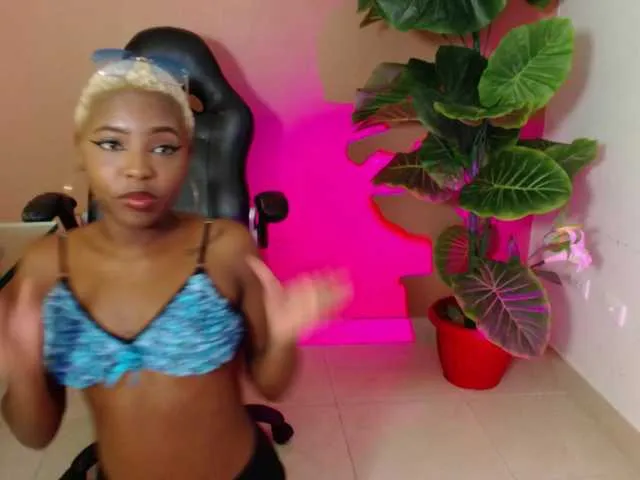 Live sex webcam photo for AnnyBrown1 #276928503