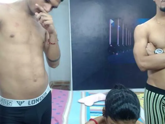 Live sex webcam photo for AnnyGngBng #275630883