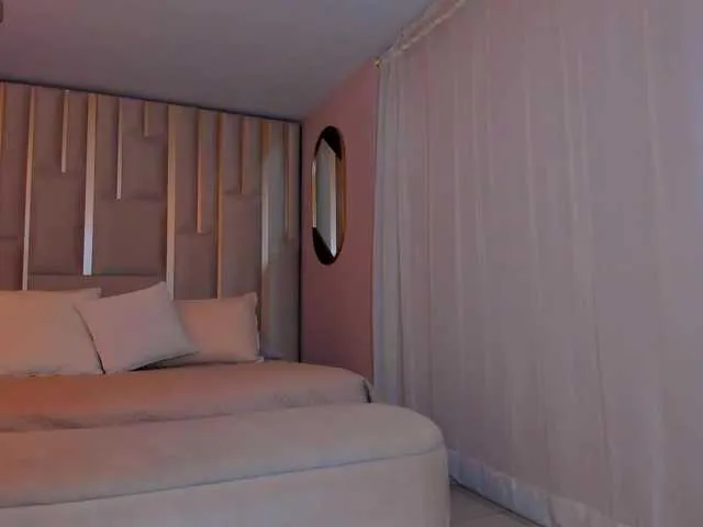 Live sex webcam photo for AnnyWatson #291158249