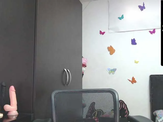 Live sex webcam photo for Annyee #277657696