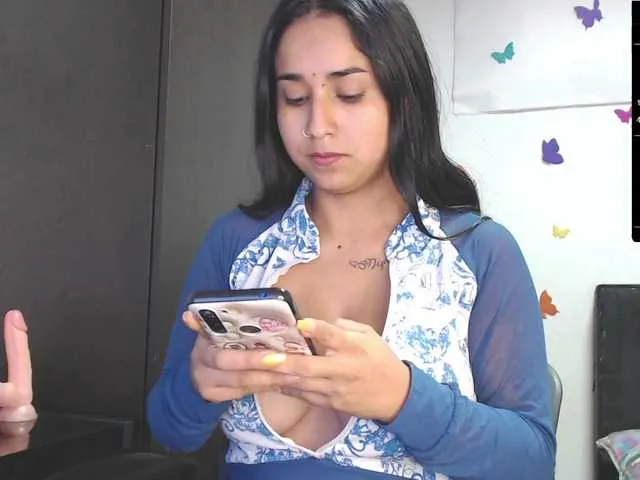 Live sex webcam photo for Annyee #277757972