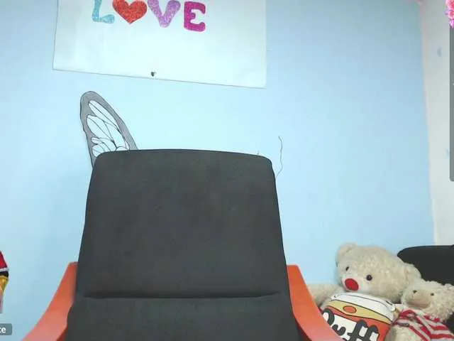 Live sex webcam photo for Annyee #290657810