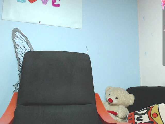 Live sex webcam photo for Annyee #290772076