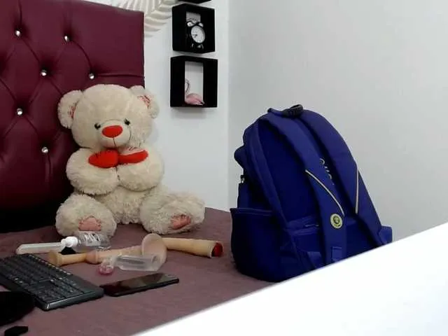 Live sex webcam photo for AntonelaClark #288046800