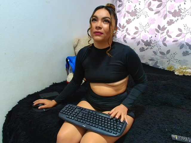 Live sex webcam photo for Antonella69 #290321882