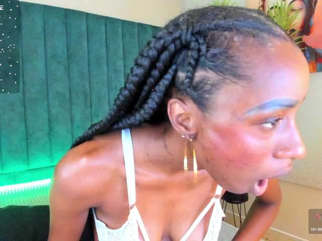 Live sex webcam photo for AntonellaHot1 #278104523