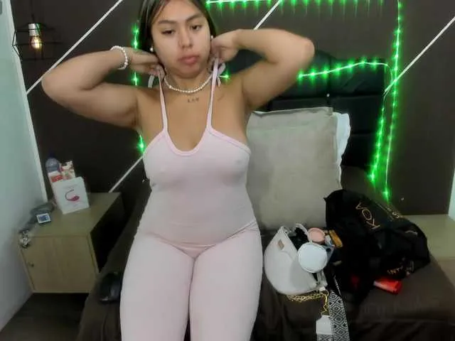 Live sex webcam photo for AntonellaRosss #290414653