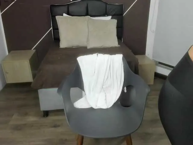 Live sex webcam photo for AntonellaRosss #290560483