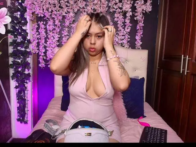 Live sex webcam photo for AntonellaRosss #291137783