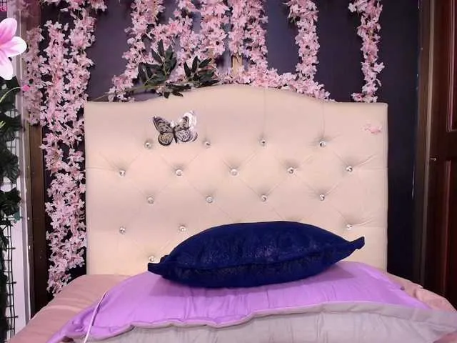Live sex webcam photo for AntonellaRosss #291169073