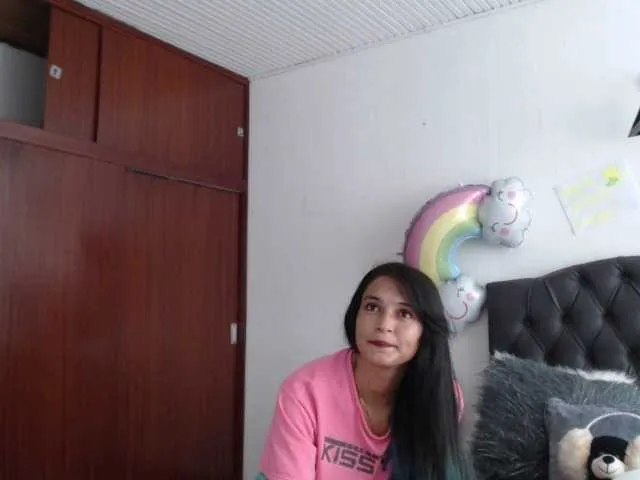 Live sex webcam photo for AntonellaThom #272635018