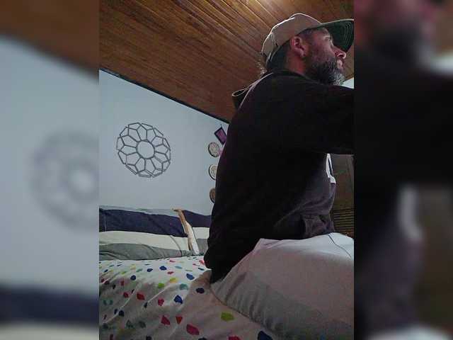 Live sex webcam photo for Antoniolemar #290132273