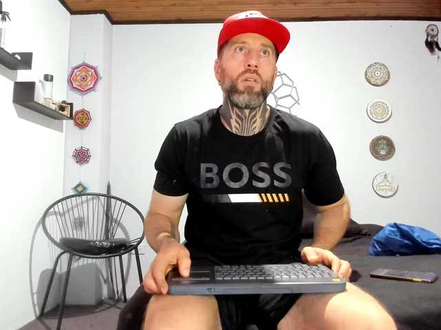 Live sex webcam photo for Antoniolemar #292206250