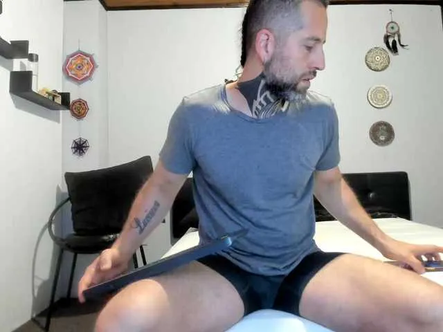 Live sex webcam photo for Antoniolemar #292793231
