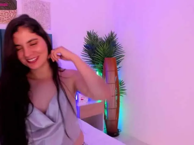 Live sex webcam photo for Antonnella-2 #272136263