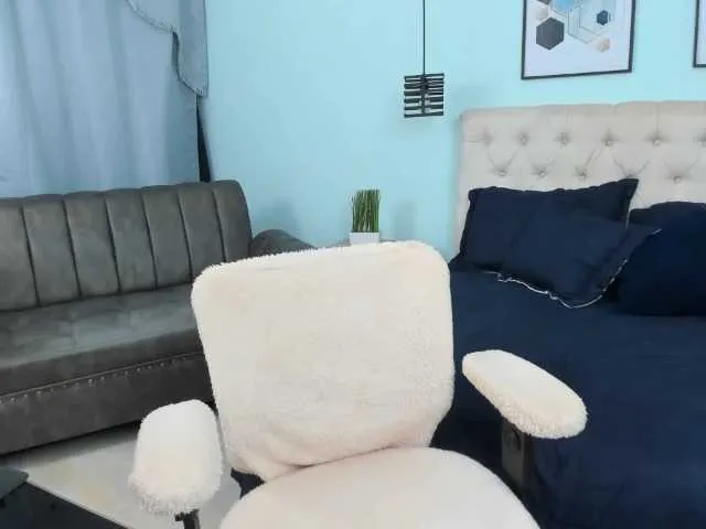 Live sex webcam photo for Anycr2212 #277175410