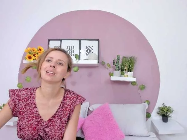 Live sex webcam photo for Anycr2212 #277362415