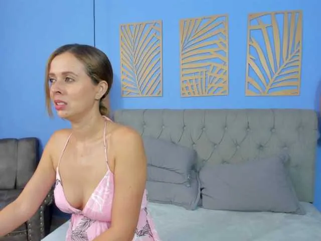 Live sex webcam photo for Anycr2212 #277498292