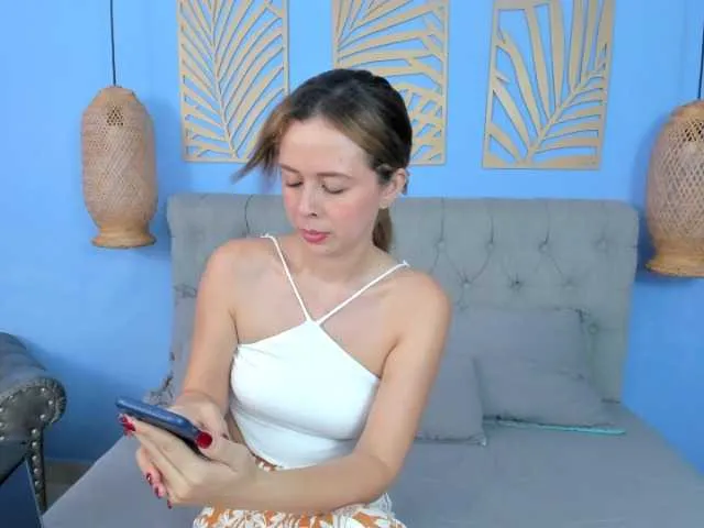 Live sex webcam photo for Anycr2212 #277563217