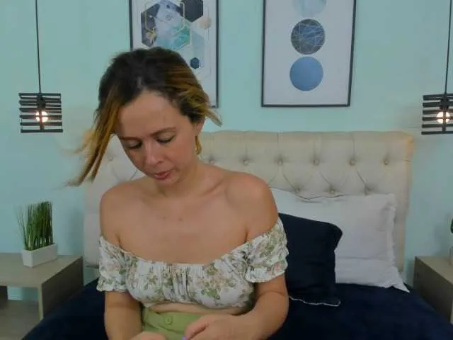 Live sex webcam photo for Anycr2212 #277699714