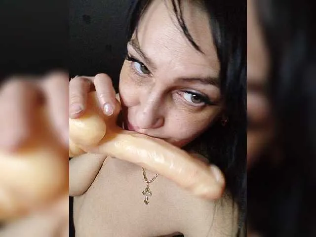 Live sex webcam photo for Anytaa18 #277511223