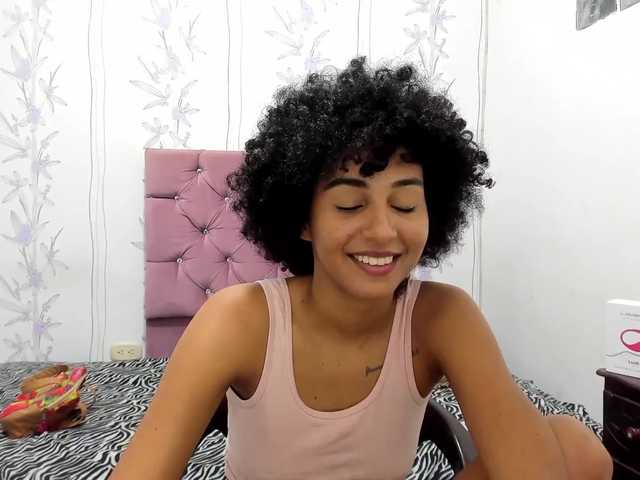 Live sex webcam photo for Aphoditex18 #271745021