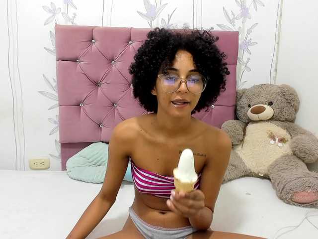 Live sex webcam photo for Aphoditex18 #271930379