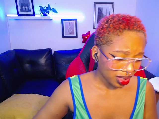 Live sex webcam photo for Aphrodiitee #277005266