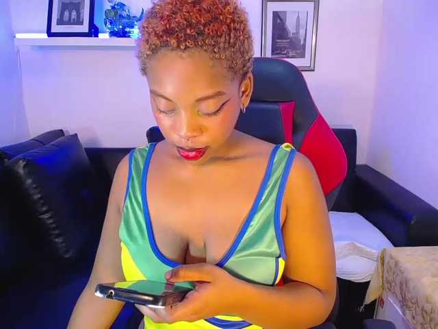 Live sex webcam photo for Aphrodiitee #277078792