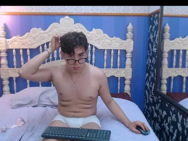 Live sex webcam photo for Apolo277 #277513786