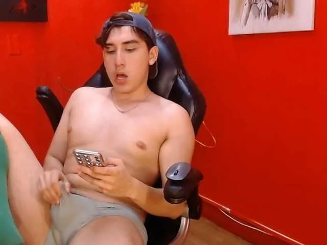 Live sex webcam photo for Apolo277 #277593339