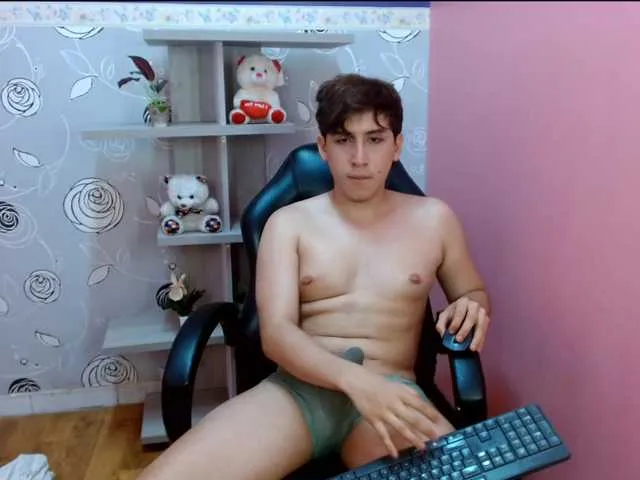 Live sex webcam photo for Apolo277 #277636144