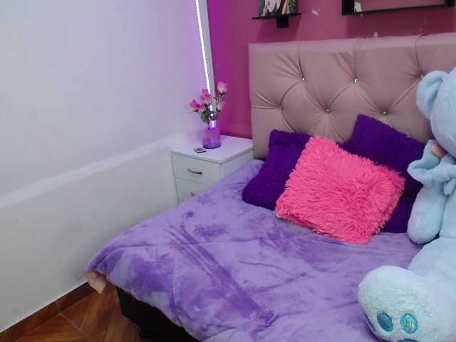 Live sex webcam photo for April-Pearson #275585280