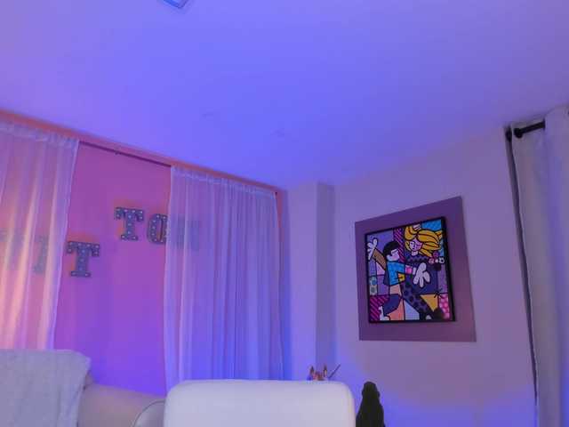 Live sex webcam photo for AprilRhodes #288039520