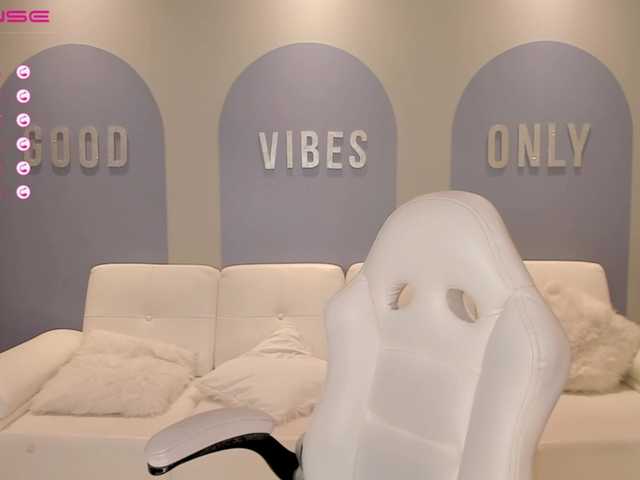 Live sex webcam photo for AprilRhodes #288039597