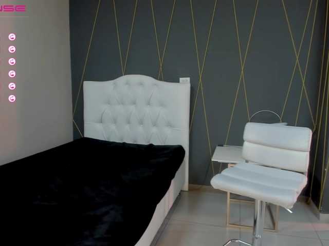 Live sex webcam photo for AprilRhodes #288039600