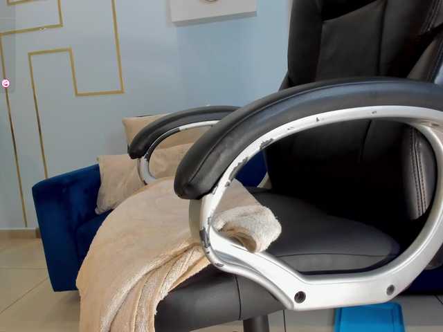 Live sex webcam photo for AprilRhodes #288039688