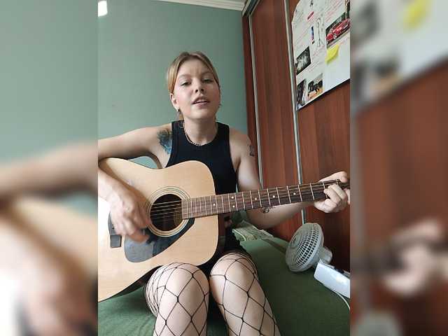 Live sex webcam photo for AprilStrong8 #274054266