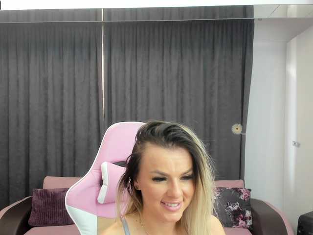 Live sex webcam photo for AprillChasse1 #272226901