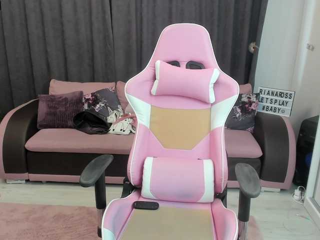 Live sex webcam photo for AprillChasse1 #272477142