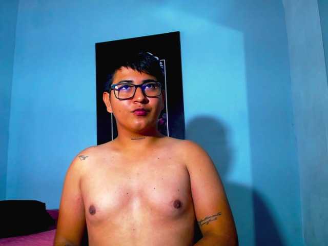 Live sex webcam photo for Ares-guerrero #275902338