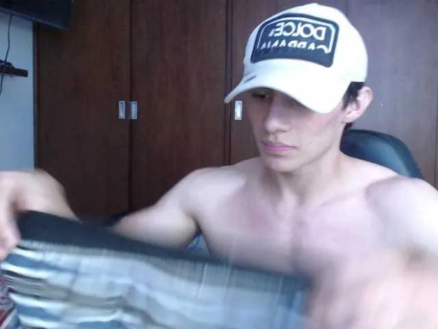 Live sex webcam photo for AresHolland #277106279