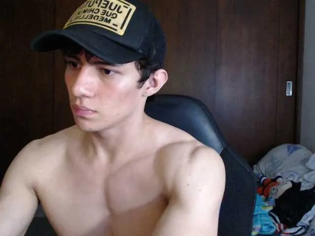 Live sex webcam photo for AresHolland #290038952