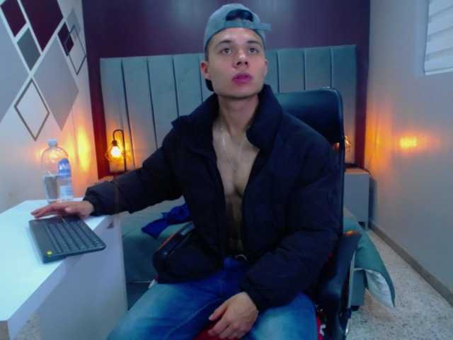 Live sex webcam photo for Aress-- #277089385