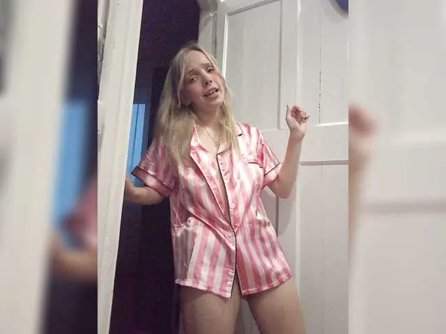 Live sex webcam photo for Aretmia #273932883